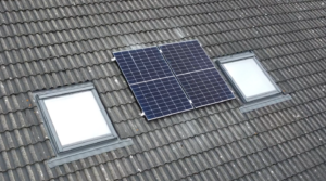 Solarpanels auf Ziegeldach befestigen