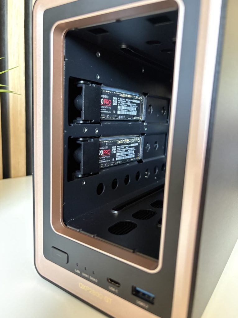 UGREEN NASync DXP2800 GT