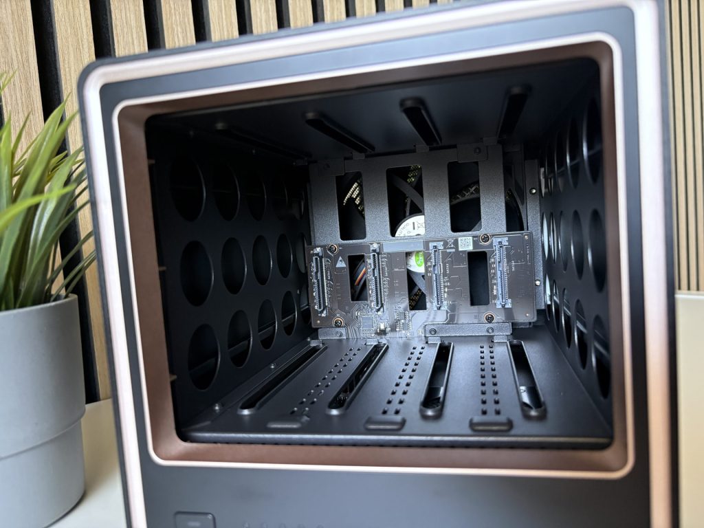 UGREEN NASync DXP4800 GT